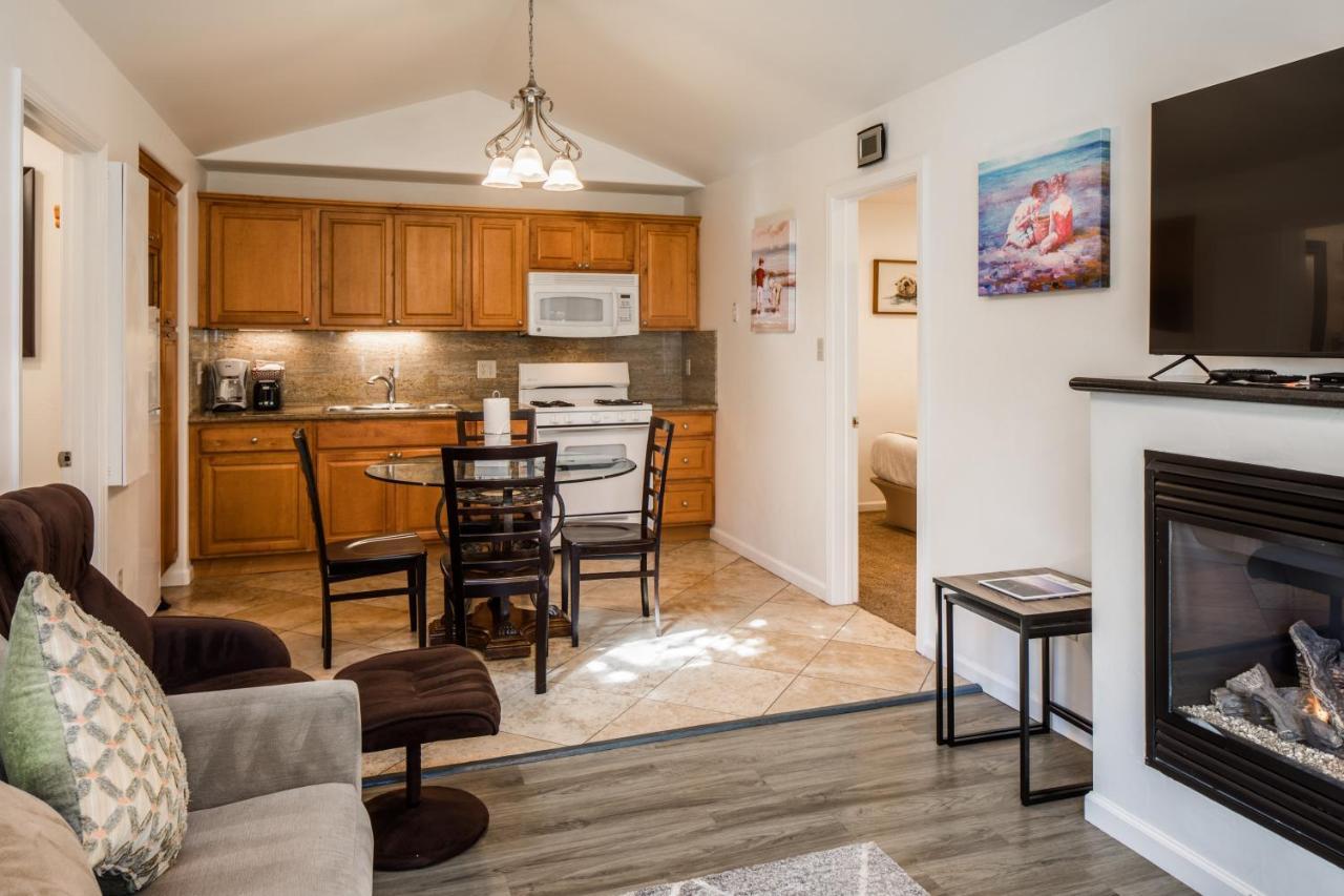 Andril Fireplace Cottages パシフィック・グローブ エクステリア 写真